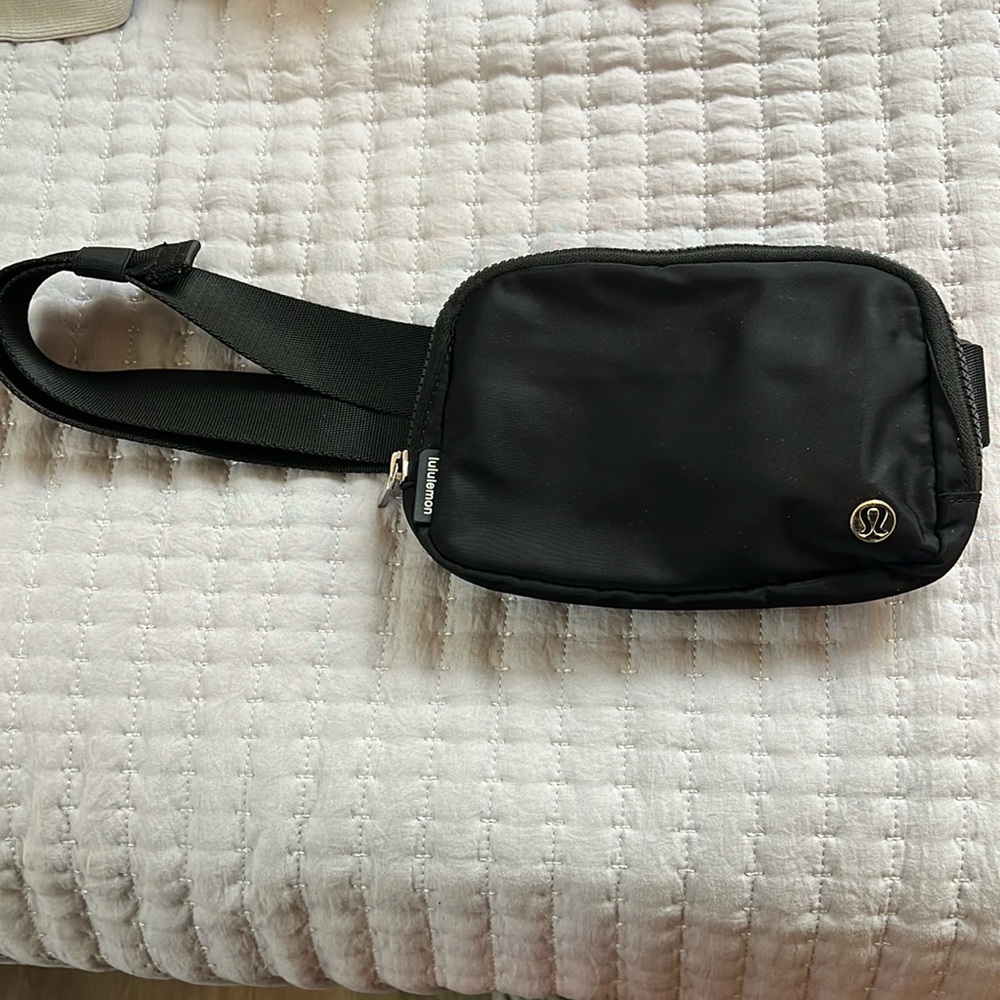 Lululemon Everywhere Belt Bag